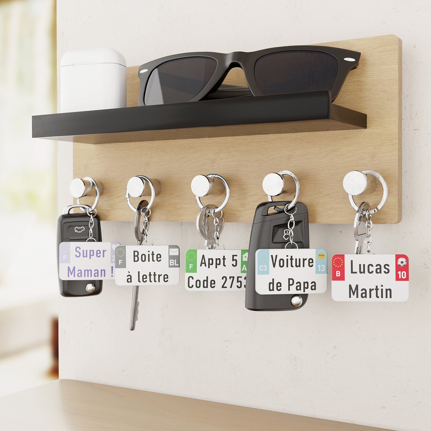 série de porte-clés plaque moto personnalisés — création artisanale, prénoms et logos au choix